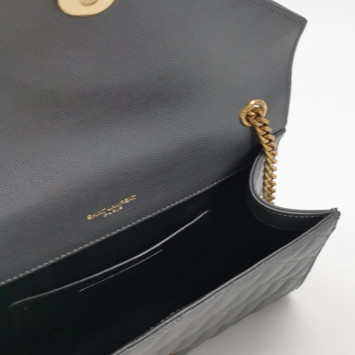 Saint laurent Monogram envelope bag Gray Shoulder Bag 22 x 13 x 6 centimeters 600195BOW911000