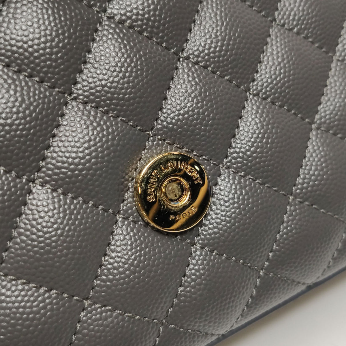 Saint laurent Monogram envelope bag Gray Shoulder Bag 22 x 13 x 6 centimeters 600195BOW911000