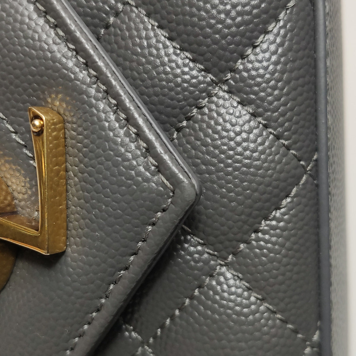 Saint laurent Monogram envelope bag Gray Shoulder Bag 22 x 13 x 6 centimeters 600195BOW911000