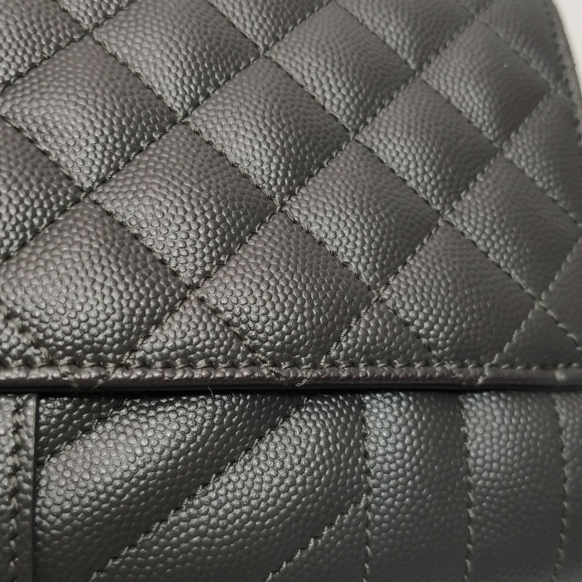 Saint laurent Monogram envelope bag Gray Shoulder Bag 22 x 13 x 6 centimeters 600195BOW911000