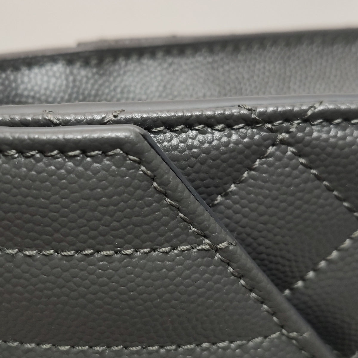 Saint laurent Monogram envelope bag Gray Shoulder Bag 22 x 13 x 6 centimeters 600195BOW911000