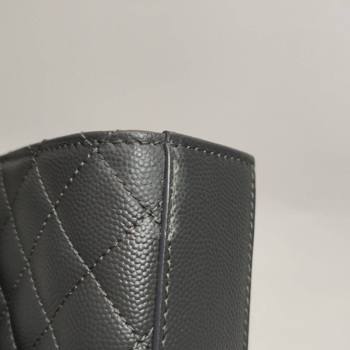 Saint laurent Monogram envelope bag Gray Shoulder Bag 22 x 13 x 6 centimeters 600195BOW911000