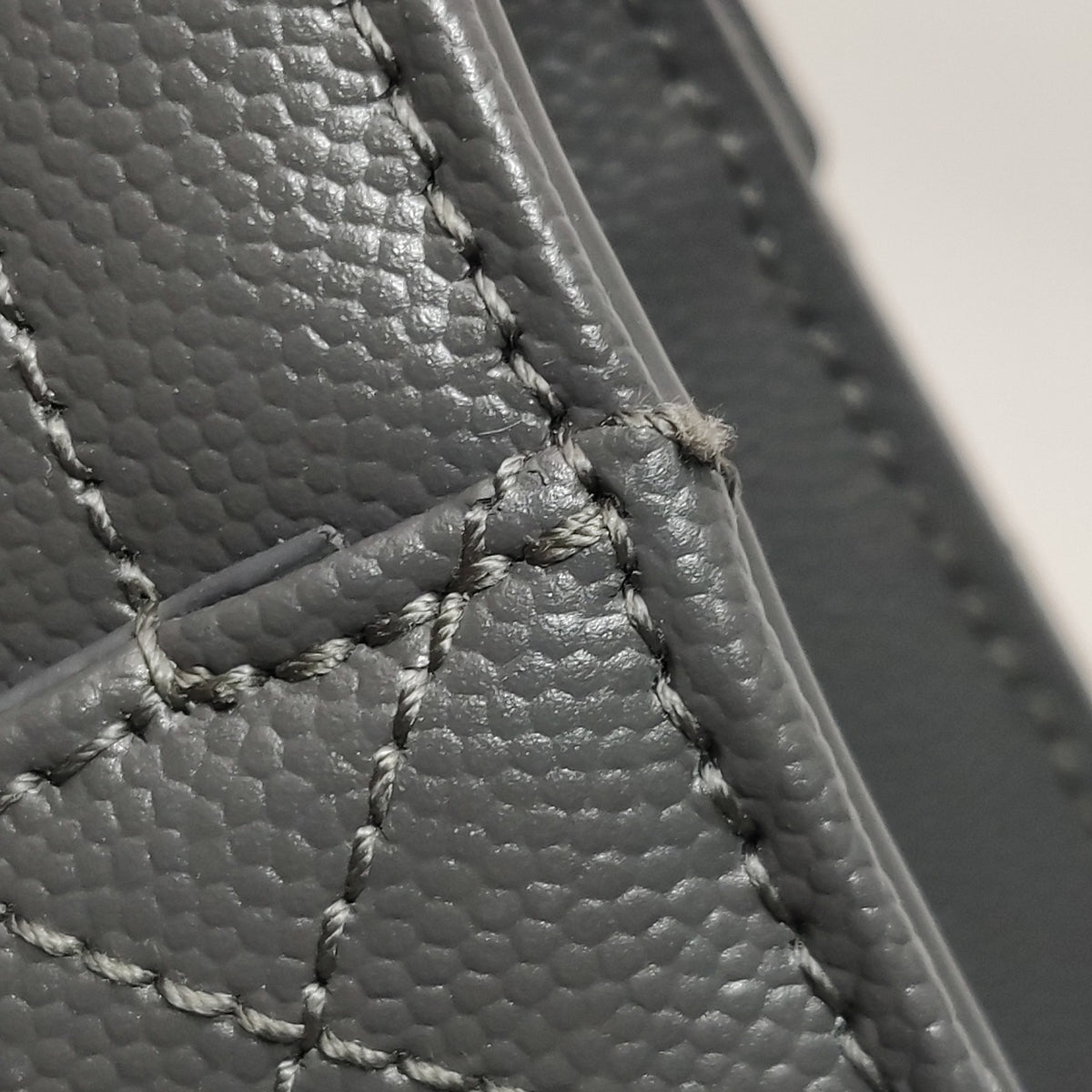 Saint laurent Monogram envelope bag Gray Shoulder Bag 22 x 13 x 6 centimeters 600195BOW911000