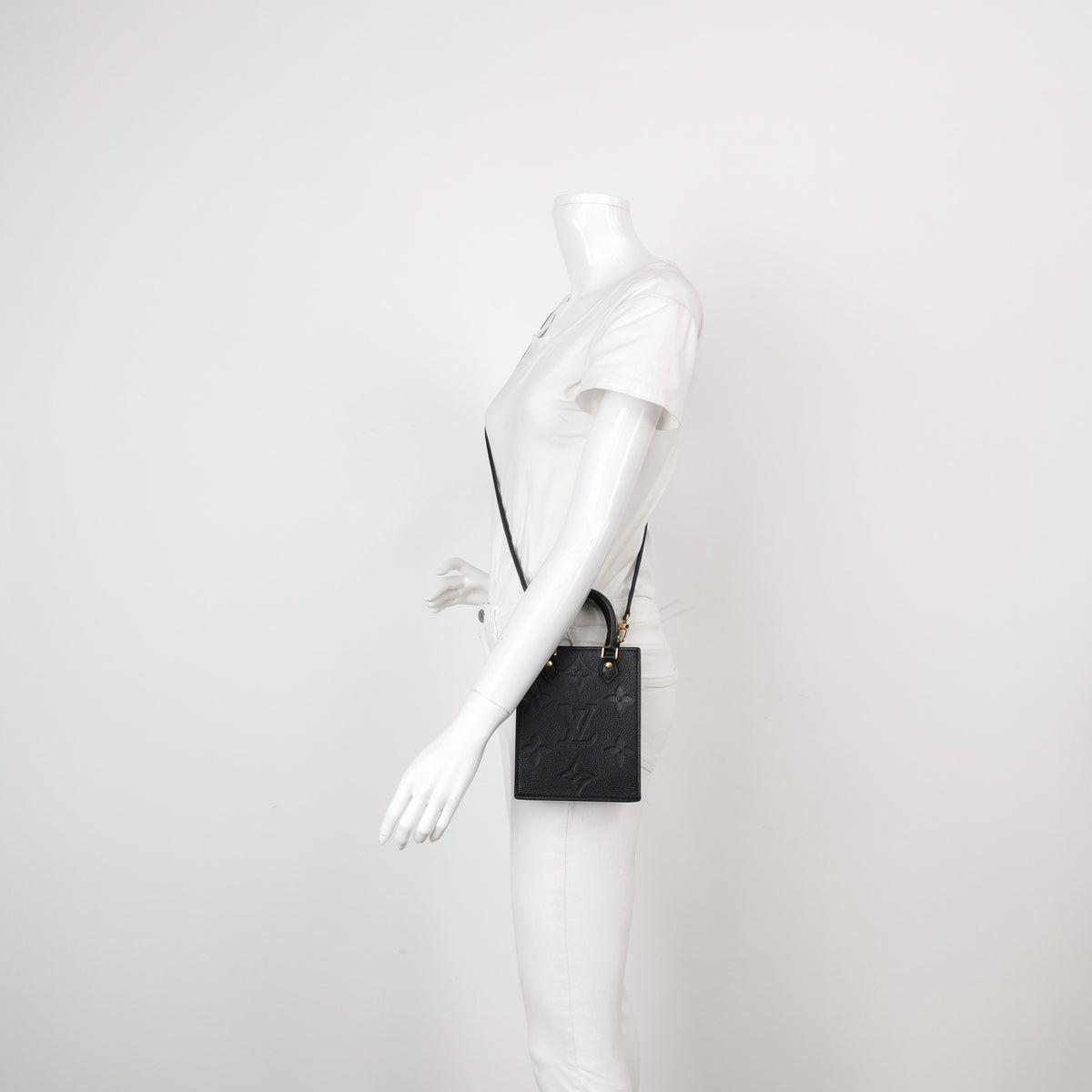 Louis Vuitton Petit Sac Plat Black Crossbody 14 x 17 x 5 M81417