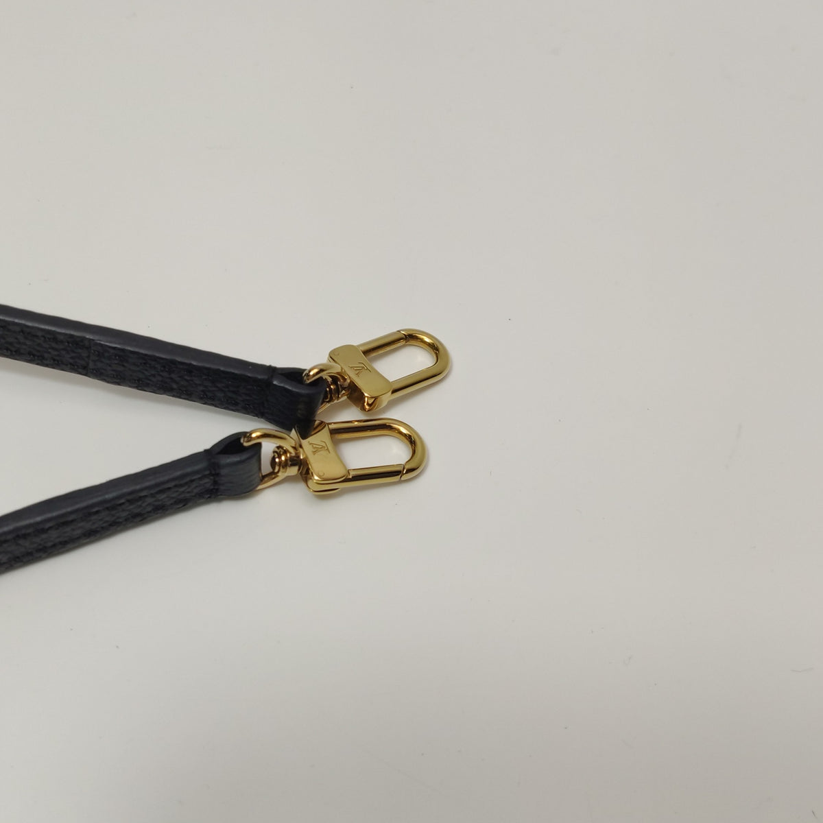 Louis Vuitton Petit Sac Plat Black Crossbody 14 x 17 x 5 M81417
