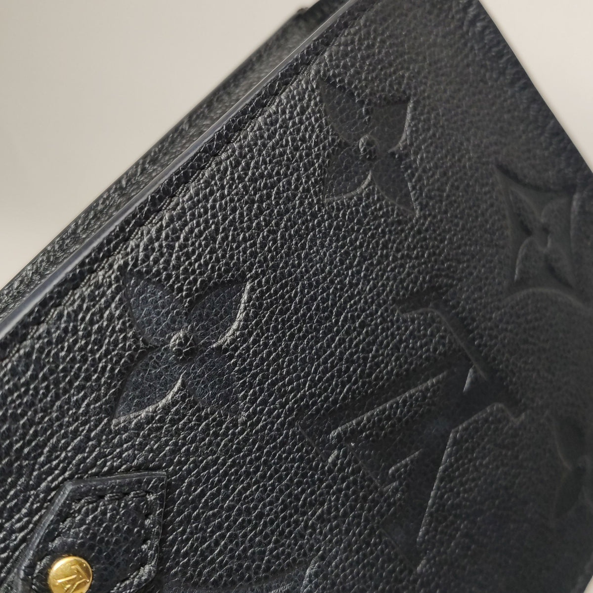 Louis Vuitton Petit Sac Plat Black Crossbody 14 x 17 x 5 M81417