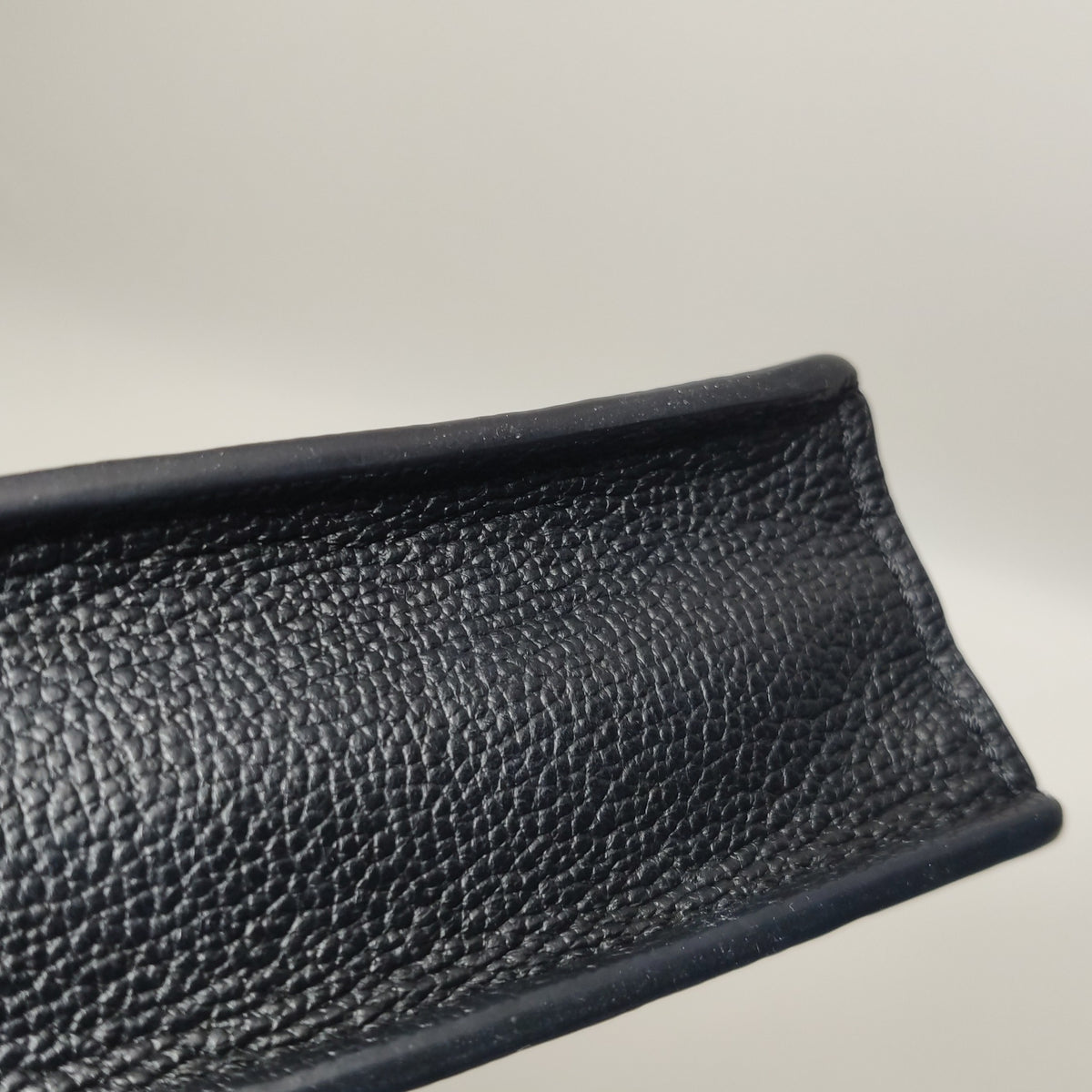 Louis Vuitton Petit Sac Plat Black Crossbody 14 x 17 x 5 M81417