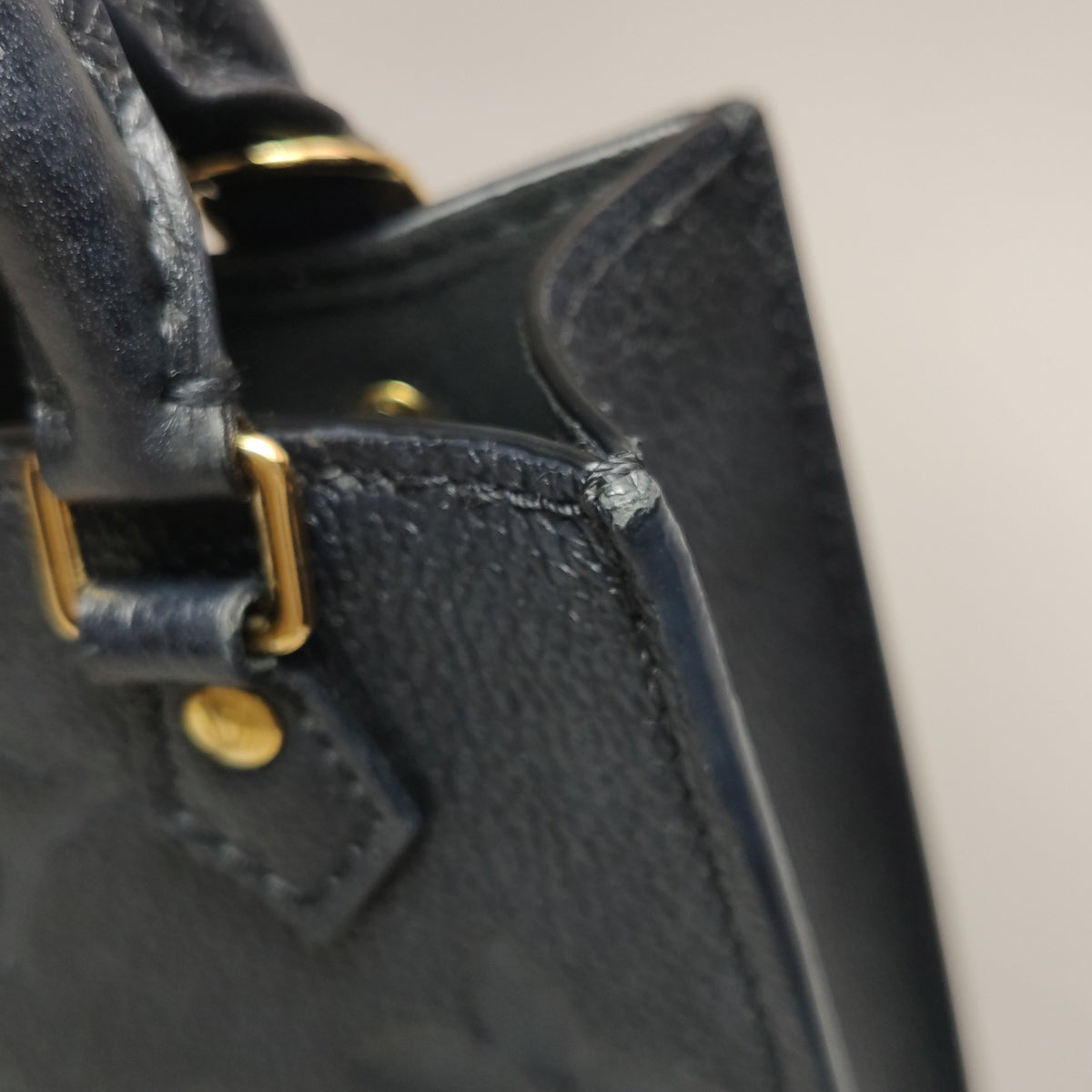 Louis Vuitton Petit Sac Plat Black Crossbody 14 x 17 x 5 M81417