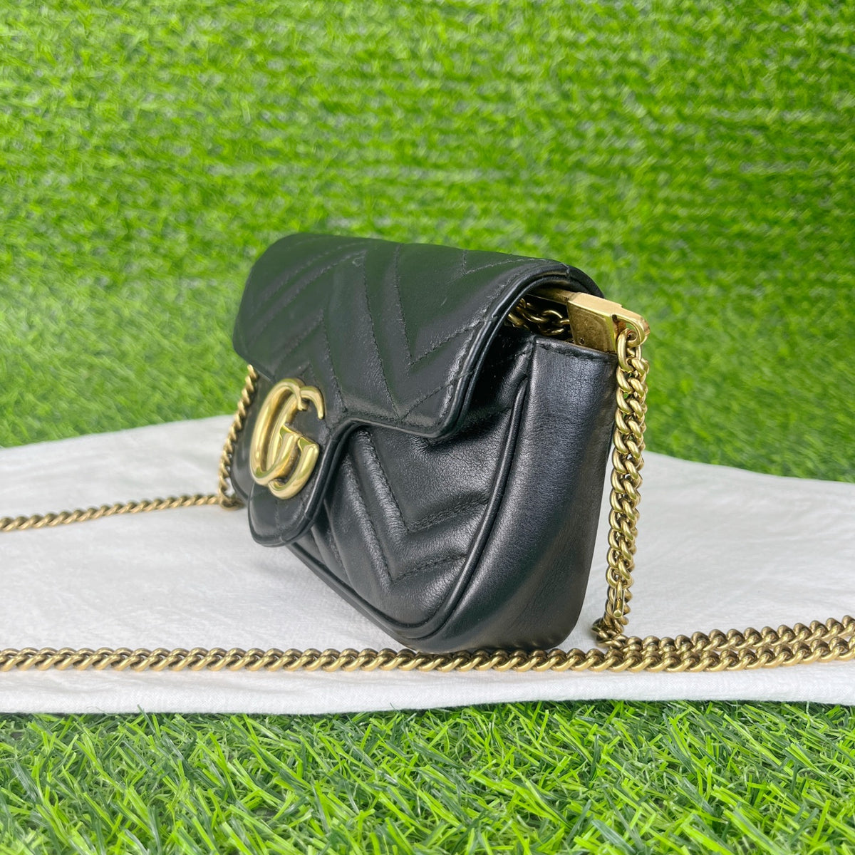 Gucci GG Marmont collection 10 cm (length) x 16.5 cm (width) x 4.5 cm (thickness) 476433 DTDCT 1000