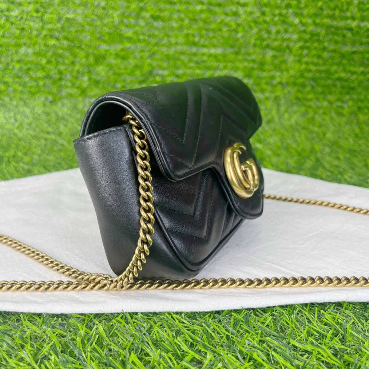 Gucci GG Marmont collection 10 cm (length) x 16.5 cm (width) x 4.5 cm (thickness) 476433 DTDCT 1000