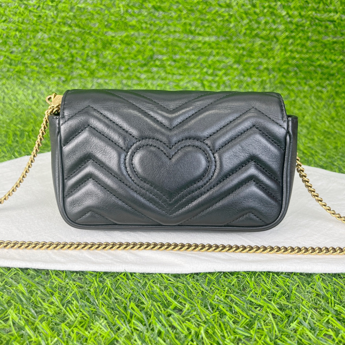 Gucci GG Marmont collection 10 cm (length) x 16.5 cm (width) x 4.5 cm (thickness) 476433 DTDCT 1000