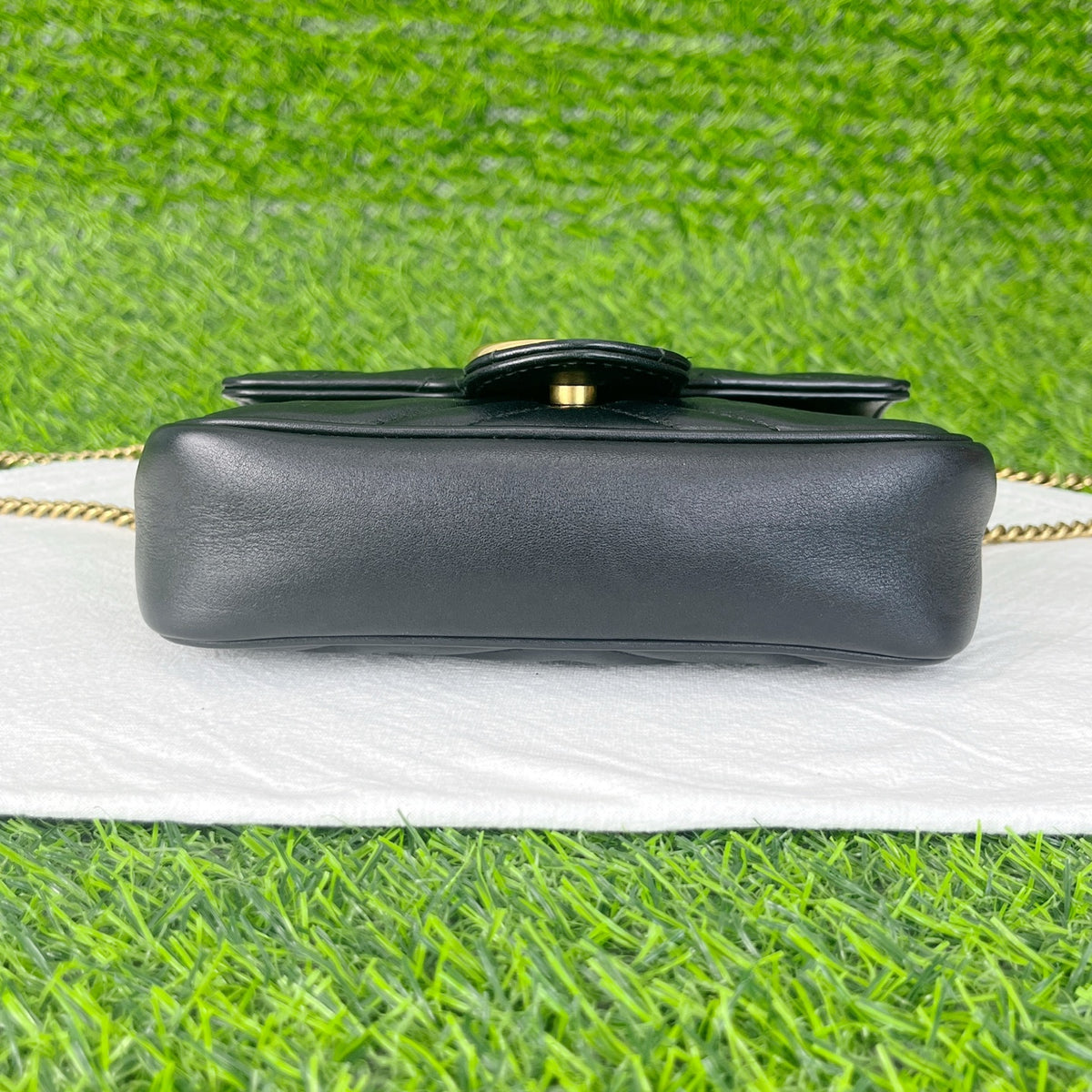 Gucci GG Marmont collection 10 cm (length) x 16.5 cm (width) x 4.5 cm (thickness) 476433 DTDCT 1000