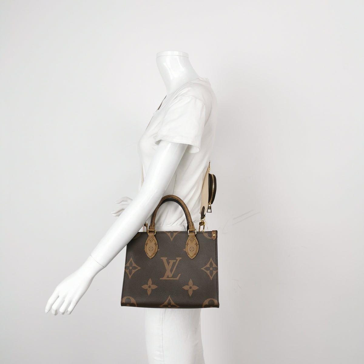 Louis Vuitton Onthego Brown Shoulder Bag 25 x 19 x 11.5 M46373