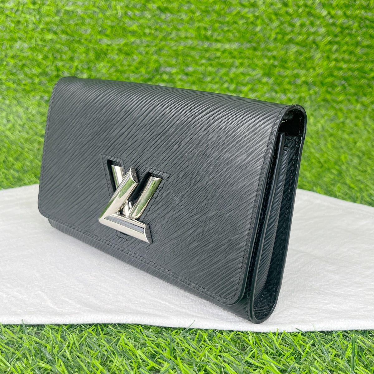 Louis Vuitton Black 19.0x 12.5x 2.5 cm M62038