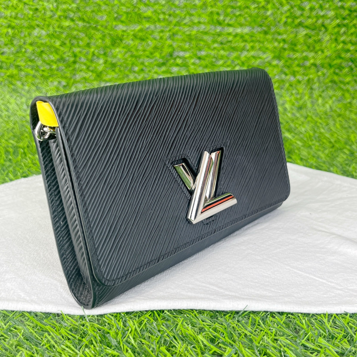 Louis Vuitton Black 19.0x 12.5x 2.5 cm M62038