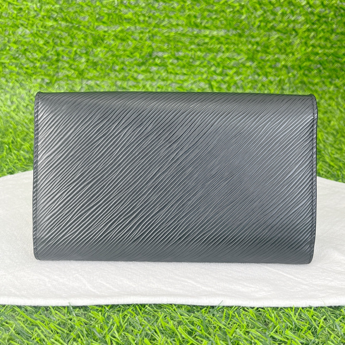 Louis Vuitton Black 19.0x 12.5x 2.5 cm M62038