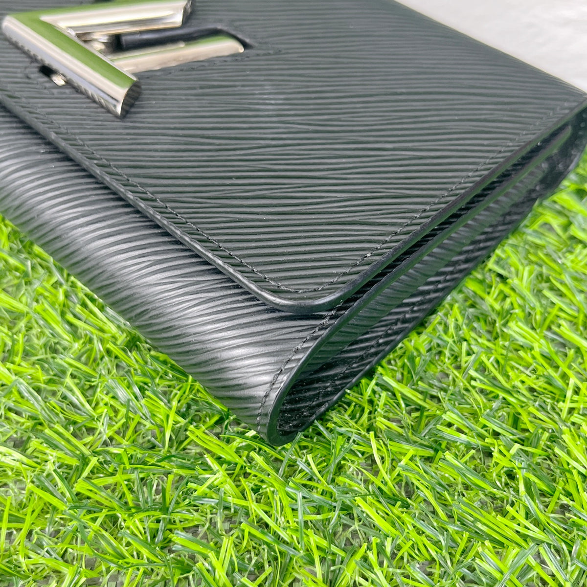 Louis Vuitton Black 19.0x 12.5x 2.5 cm M62038
