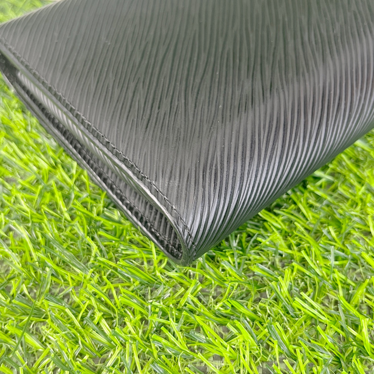 Louis Vuitton Black 19.0x 12.5x 2.5 cm M62038