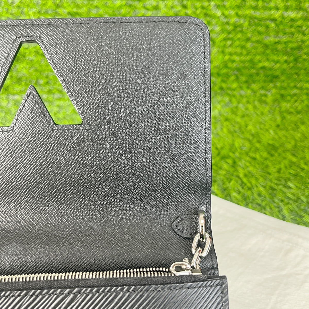Louis Vuitton Black 19.0x 12.5x 2.5 cm M62038