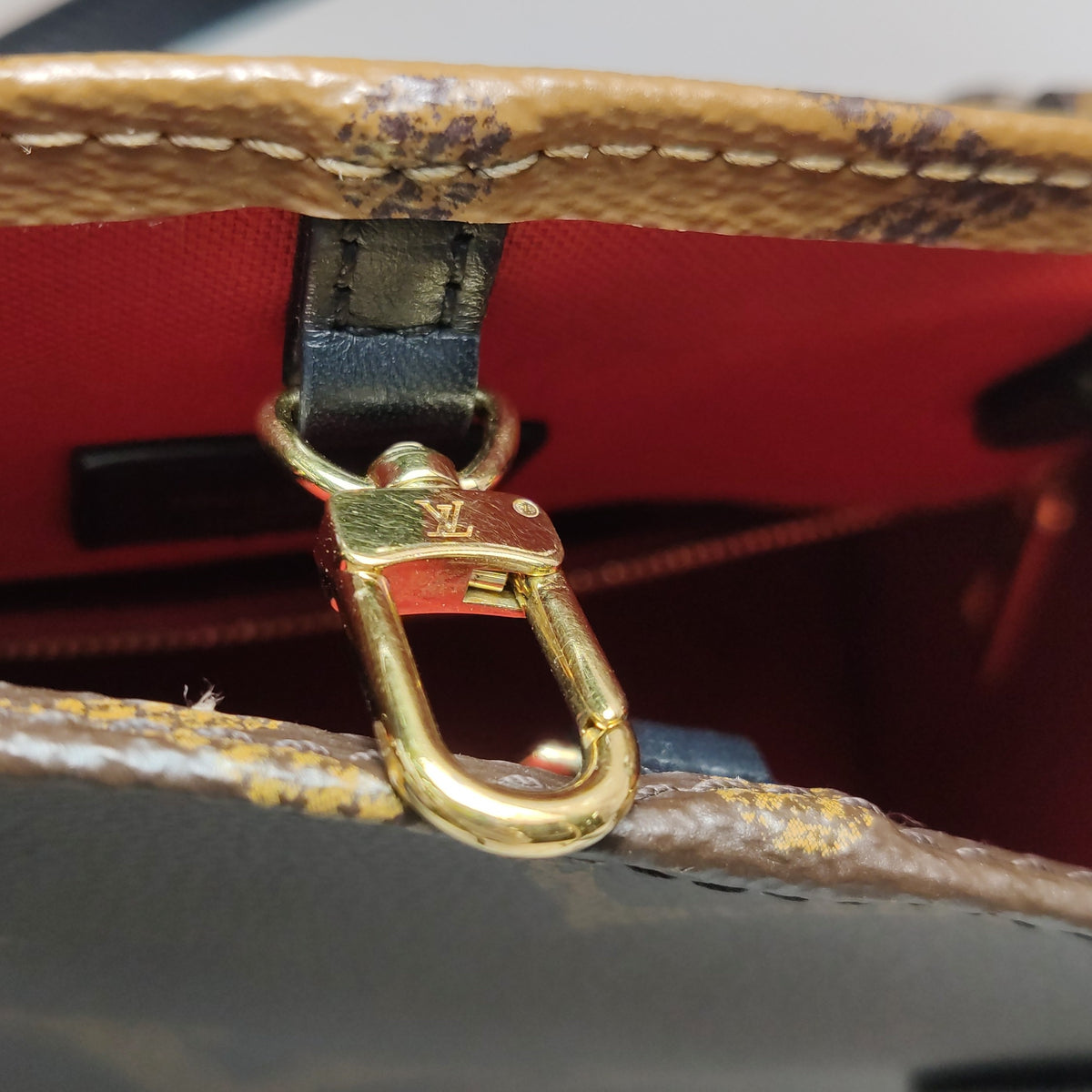 Louis Vuitton Onthego Brown Shoulder Bag 35 x 26 x 14 centimeters (length x height x width) M45321