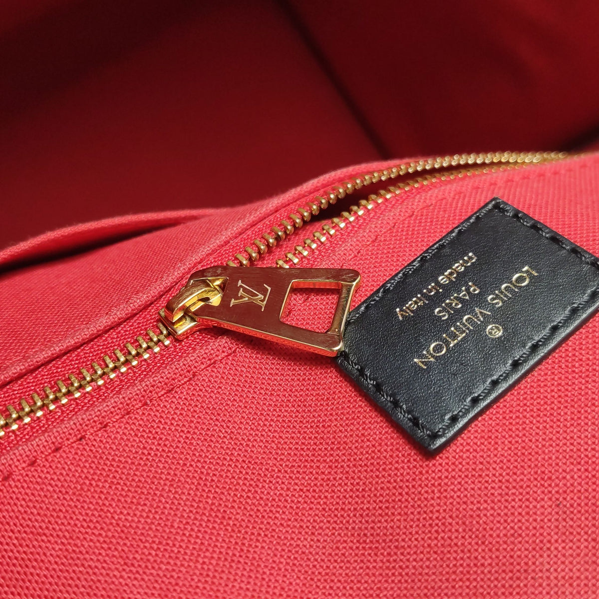 Louis Vuitton Onthego Brown Shoulder Bag 35 x 26 x 14 centimeters (length x height x width) M45321