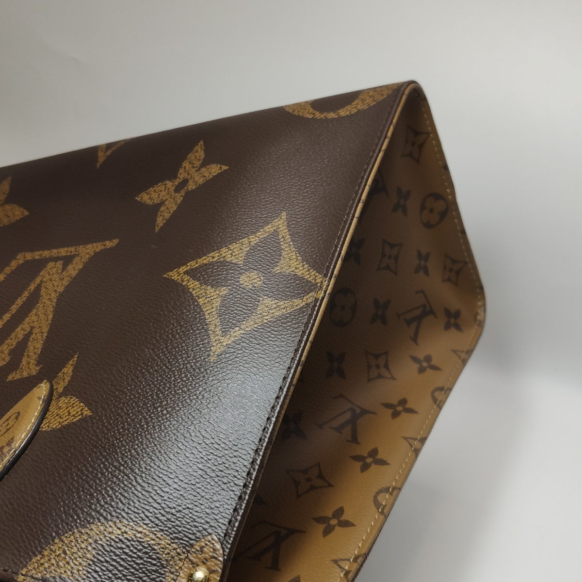 Louis Vuitton Onthego Brown Shoulder Bag 35 x 26 x 14 centimeters (length x height x width) M45321