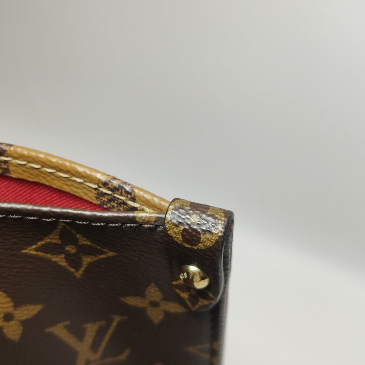 Louis Vuitton Onthego Brown Shoulder Bag 35 x 26 x 14 centimeters (length x height x width) M45321