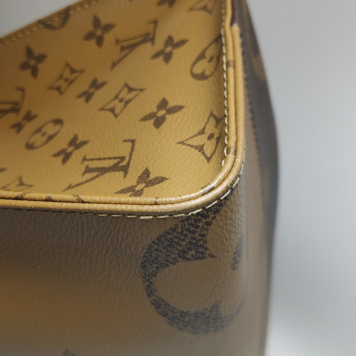 Louis Vuitton Onthego Brown Shoulder Bag 35 x 26 x 14 centimeters (length x height x width) M45321