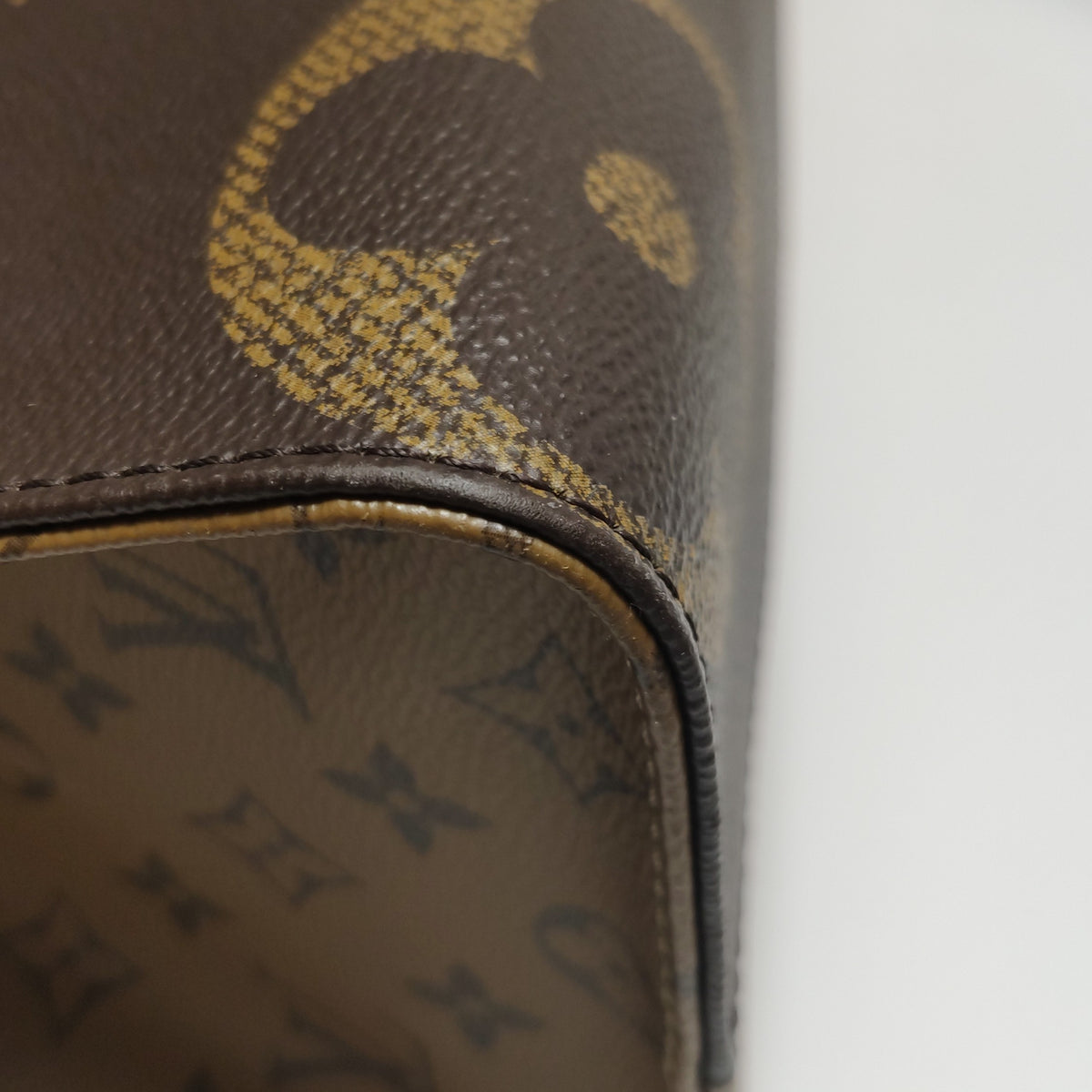 Louis Vuitton Onthego Brown Shoulder Bag 35 x 26 x 14 centimeters (length x height x width) M45321