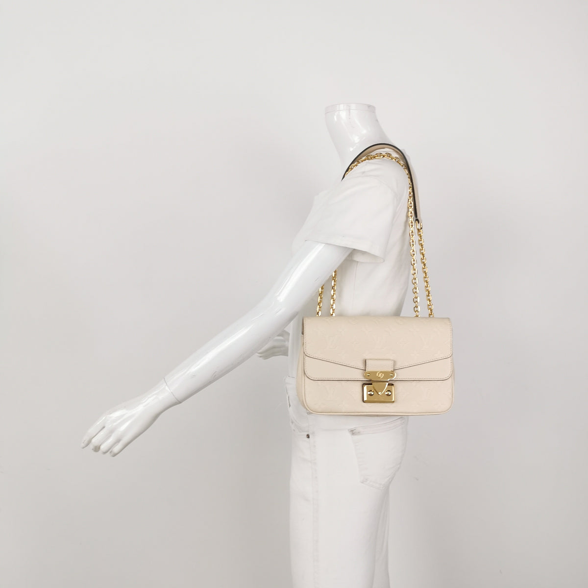 Louis Vuitton Beige Shoulder Bag Length: 25 cm, Height: 15.5 cm, Thickness: 6 cm