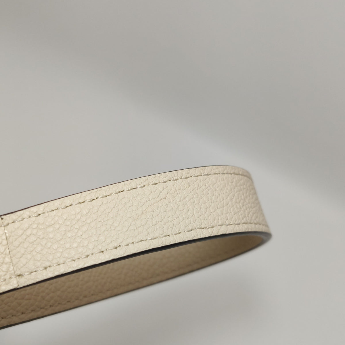 Louis Vuitton Beige Shoulder Bag Length: 25 cm, Height: 15.5 cm, Thickness: 6 cm