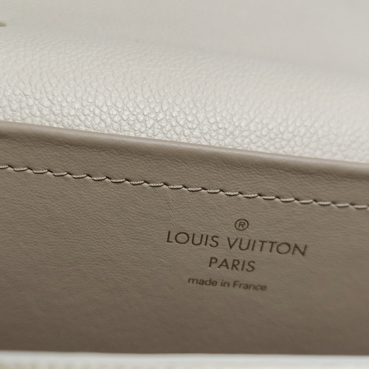 Louis Vuitton Beige Shoulder Bag Length: 25 cm, Height: 15.5 cm, Thickness: 6 cm