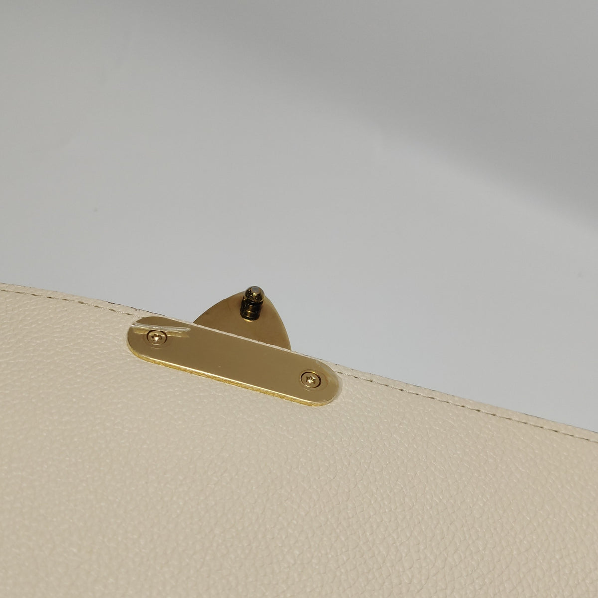 Louis Vuitton Beige Shoulder Bag Length: 25 cm, Height: 15.5 cm, Thickness: 6 cm