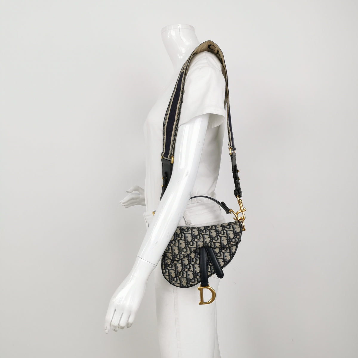 Dior Canvas Blue Saddle Bag Length 18 cm, height 15 cm, thickness 5 cm. M0456CTZQ_M928