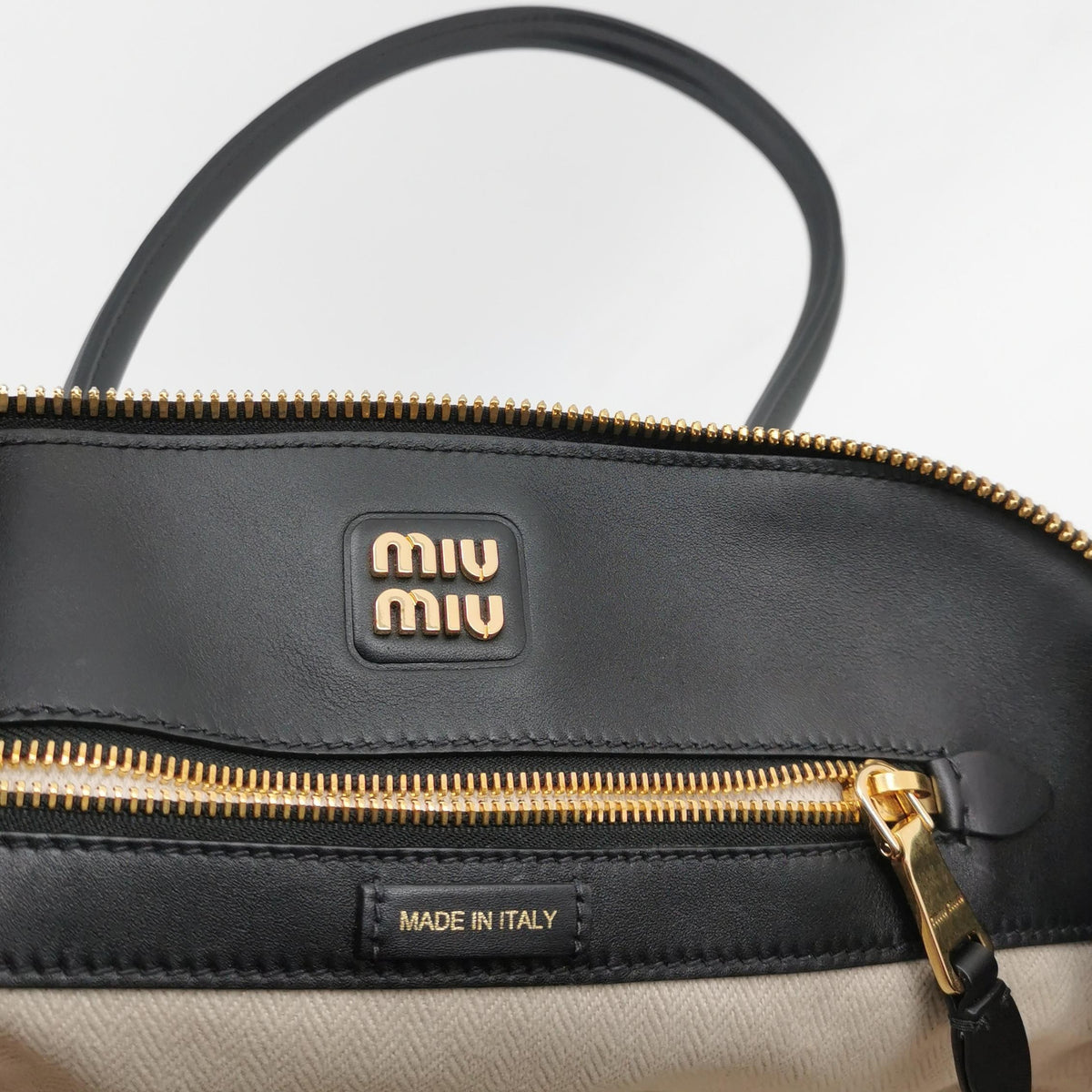 Miu Miu Black Shoulder Bag Length: 32.5 cm, Height: 20.5 cm, Thickness: 13.5 cm