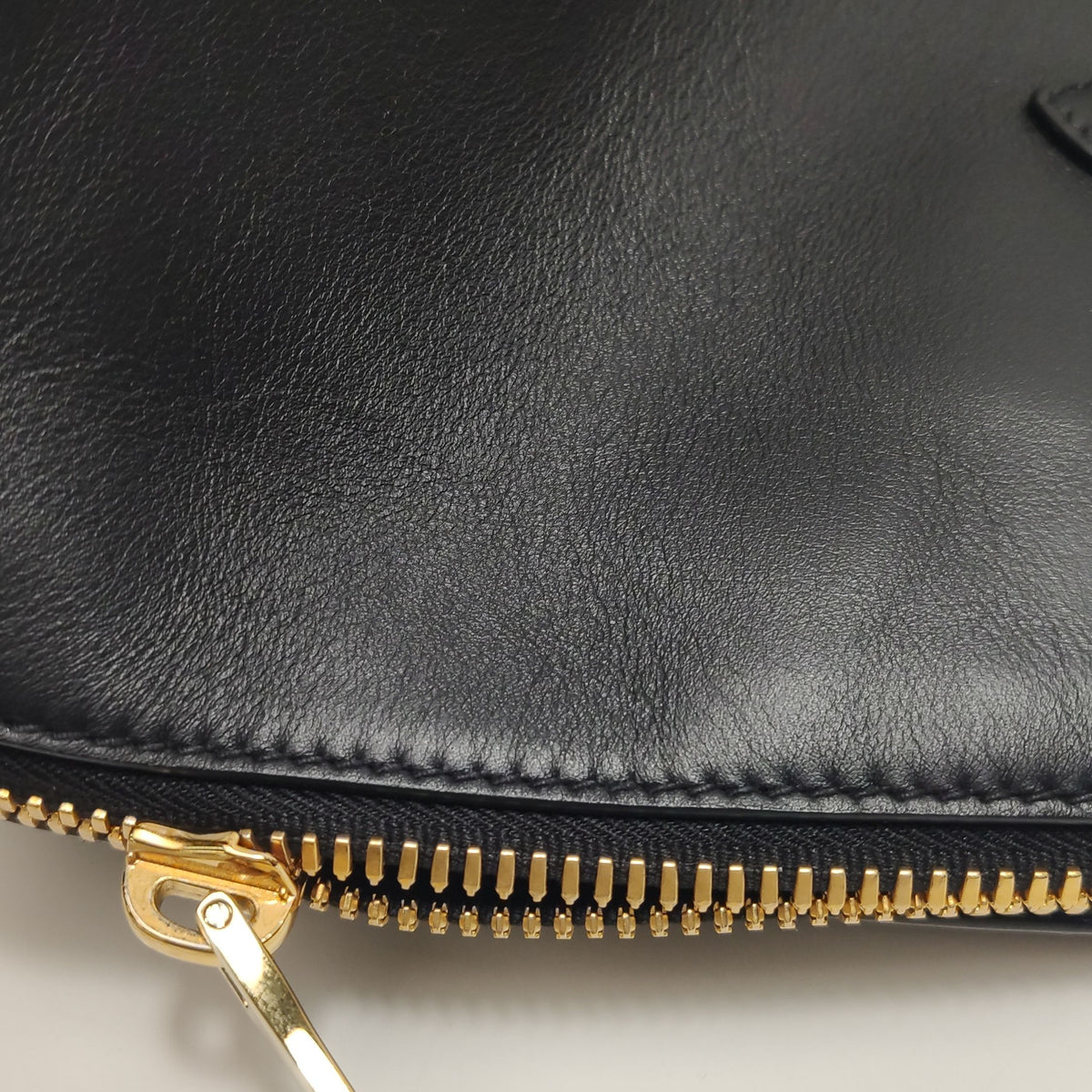 Miu Miu Black Shoulder Bag Length: 32.5 cm, Height: 20.5 cm, Thickness: 13.5 cm