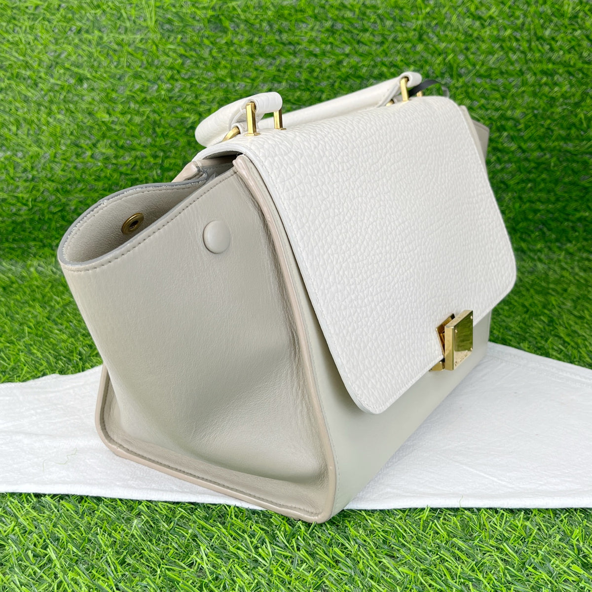 Celine 27x22x13cm(11x9x5in) 174683ADL.01BC