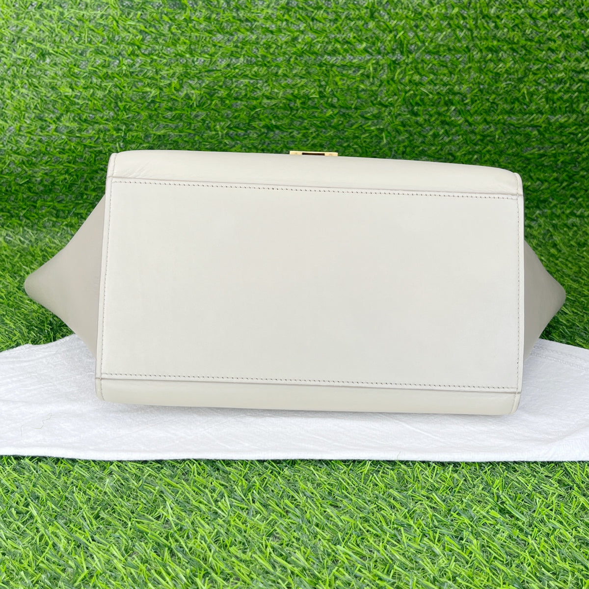 Celine 27x22x13cm(11x9x5in) 174683ADL.01BC