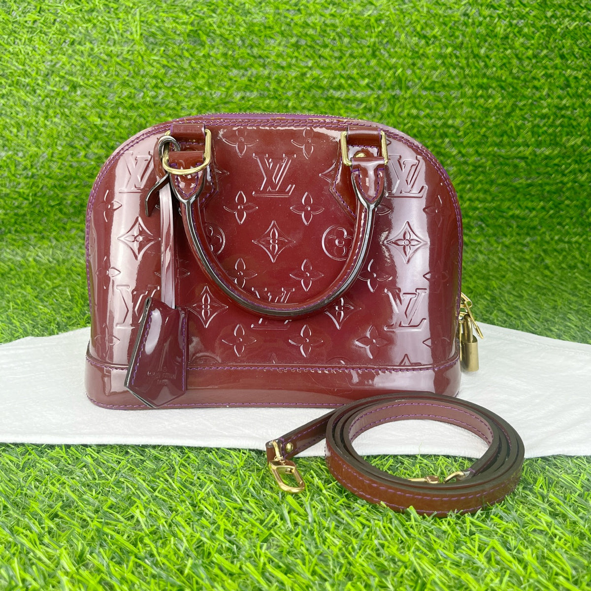 Louis Vuitton Length 24 cm x Width 12 cm x Height 17 cm M91606