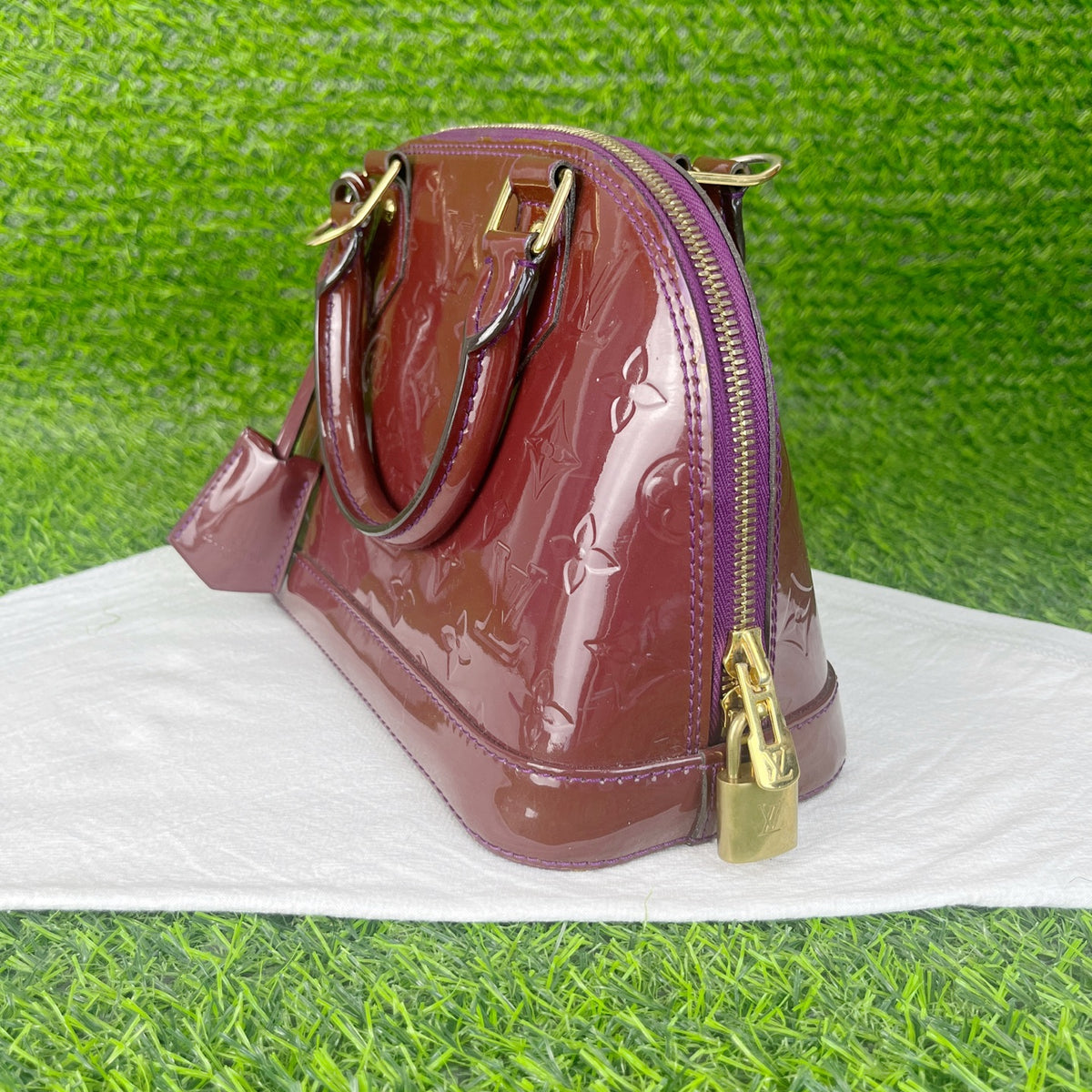 Louis Vuitton Length 24 cm x Width 12 cm x Height 17 cm M91606