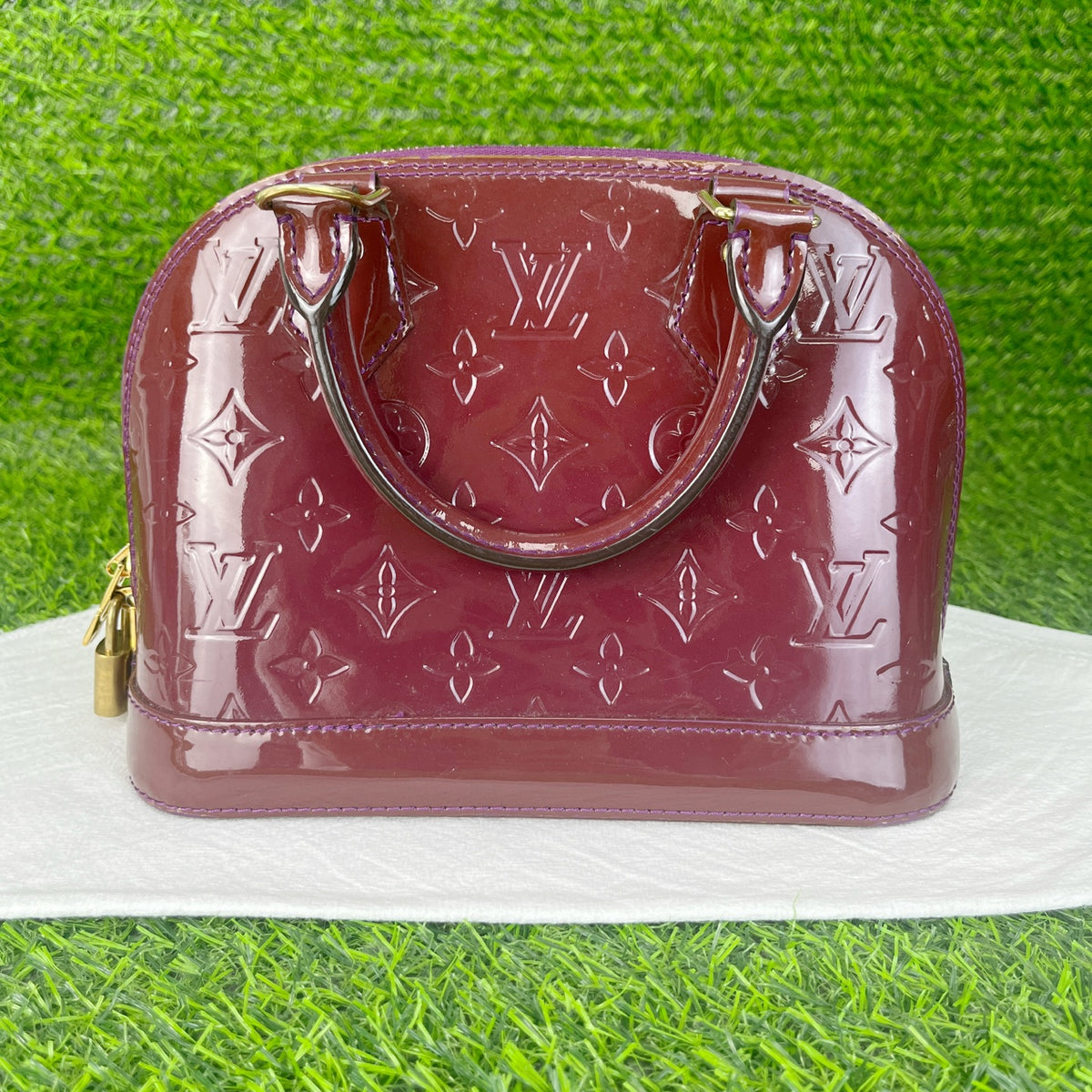 Louis Vuitton Length 24 cm x Width 12 cm x Height 17 cm M91606