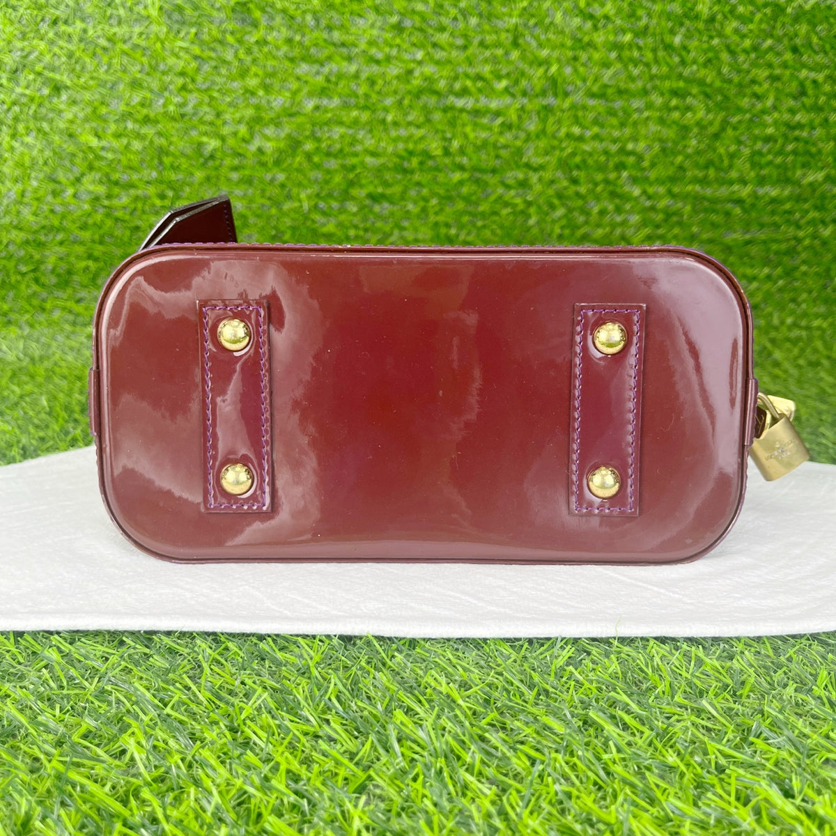 Louis Vuitton Length 24 cm x Width 12 cm x Height 17 cm M91606
