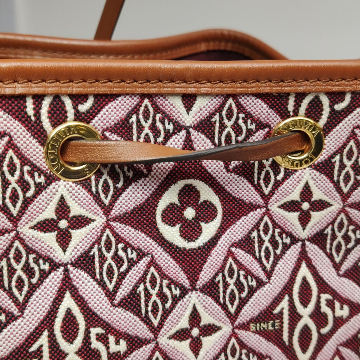 Louis Vuitton Canvas Red Shoulder Bag Length: 25.5 cm, Height: 25.5 cm, Thickness: 19.5 cm M57154