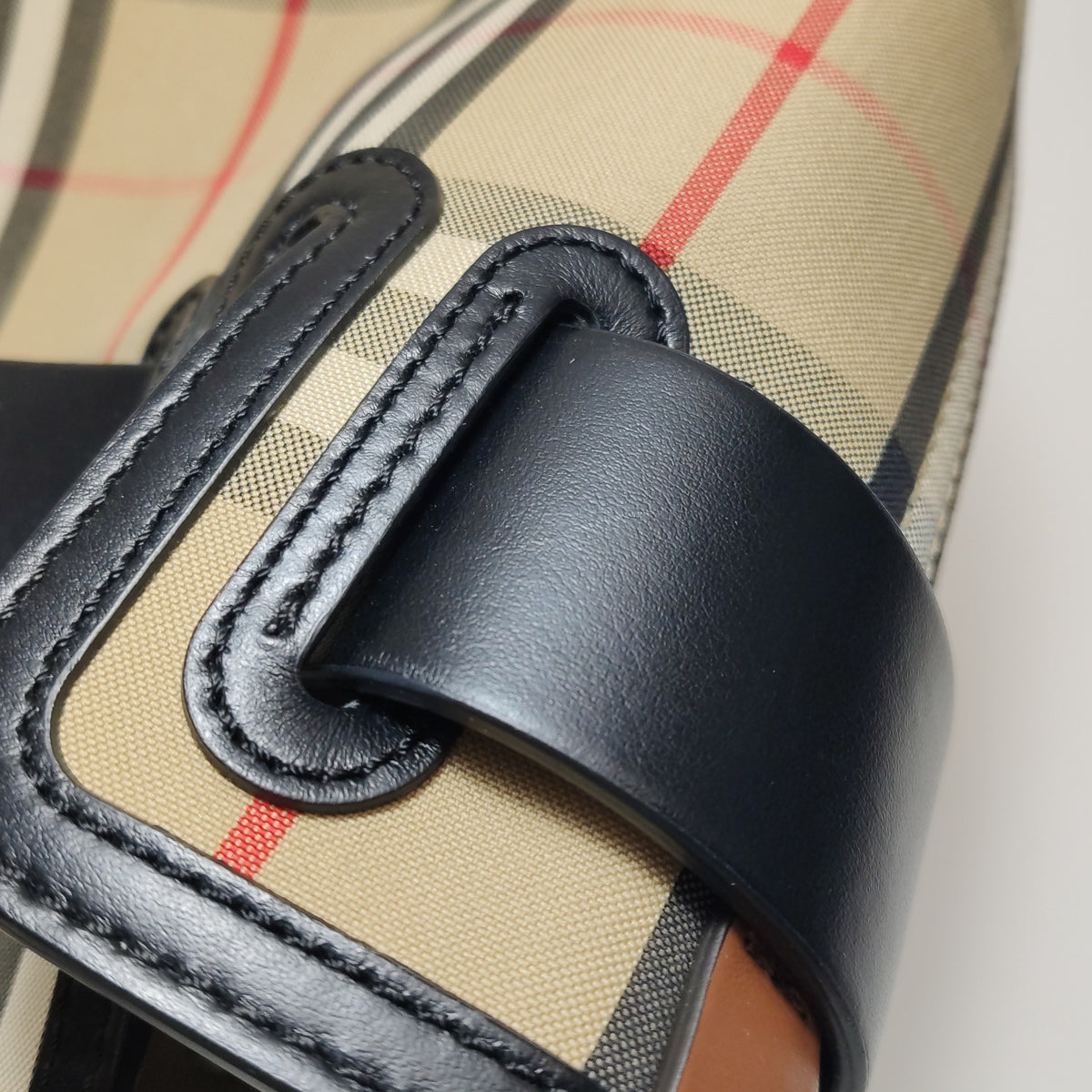 Burberry Canvas Crossbody Length: 26.5 cm, Height: 25 cm, Thickness: 14.5 cm 80159051