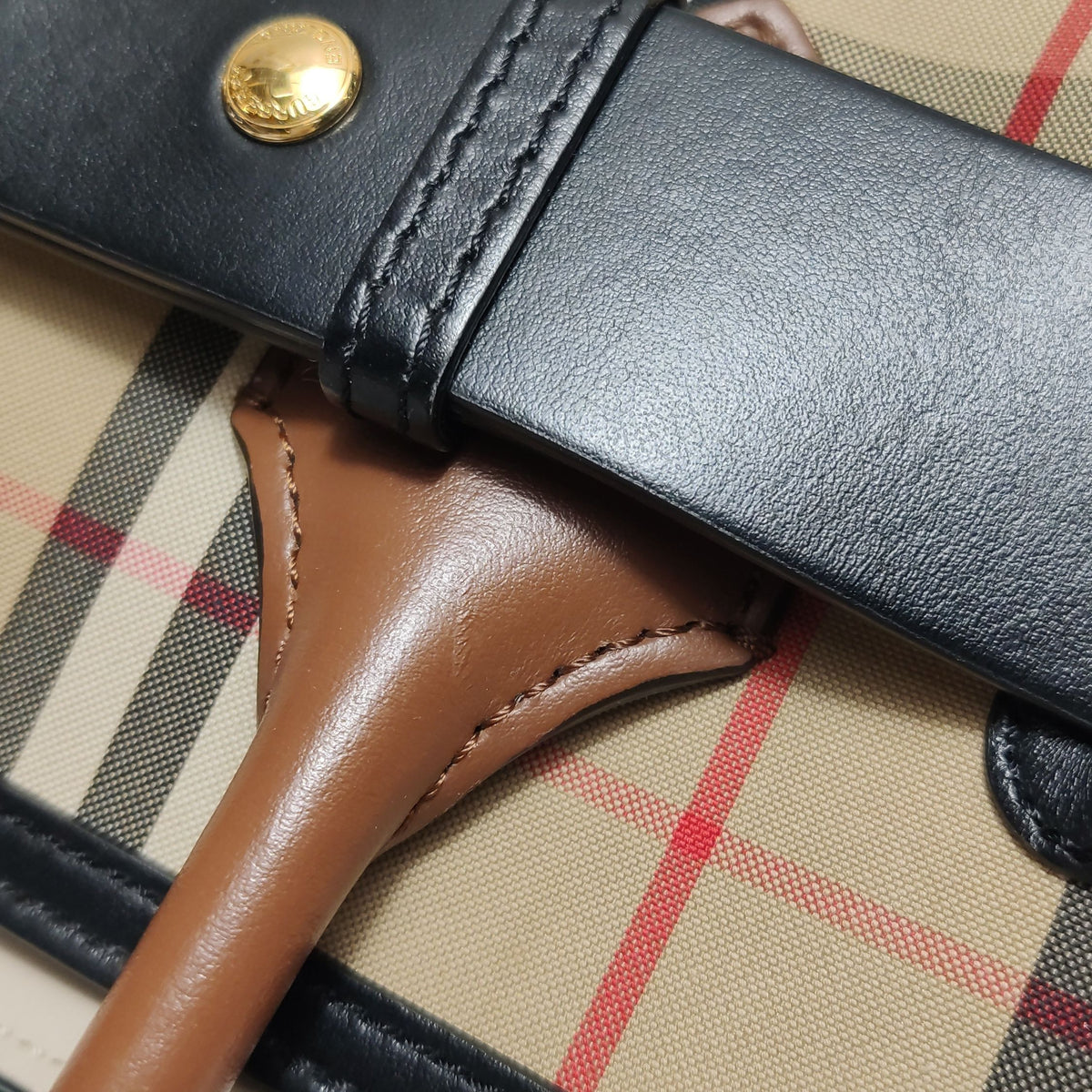 Burberry Canvas Crossbody Length: 26.5 cm, Height: 25 cm, Thickness: 14.5 cm 80159051