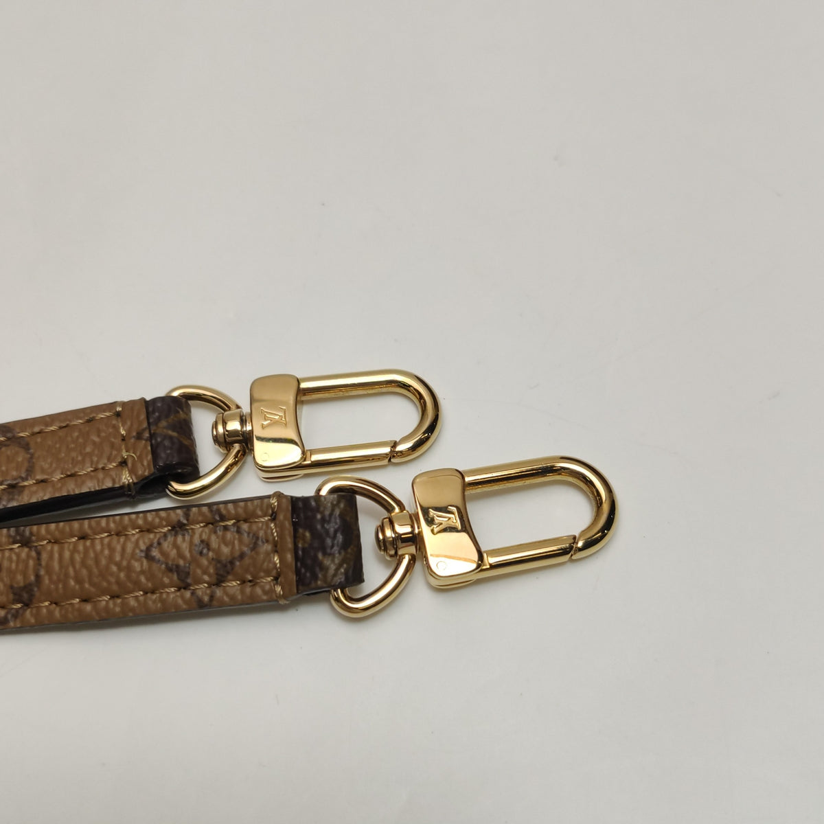 Louis Vuitton ONTHEGO BB Handbag Brown Shoulder Bag Length: 18 cm, Height: 15 cm, Thickness: 8 cm M46839