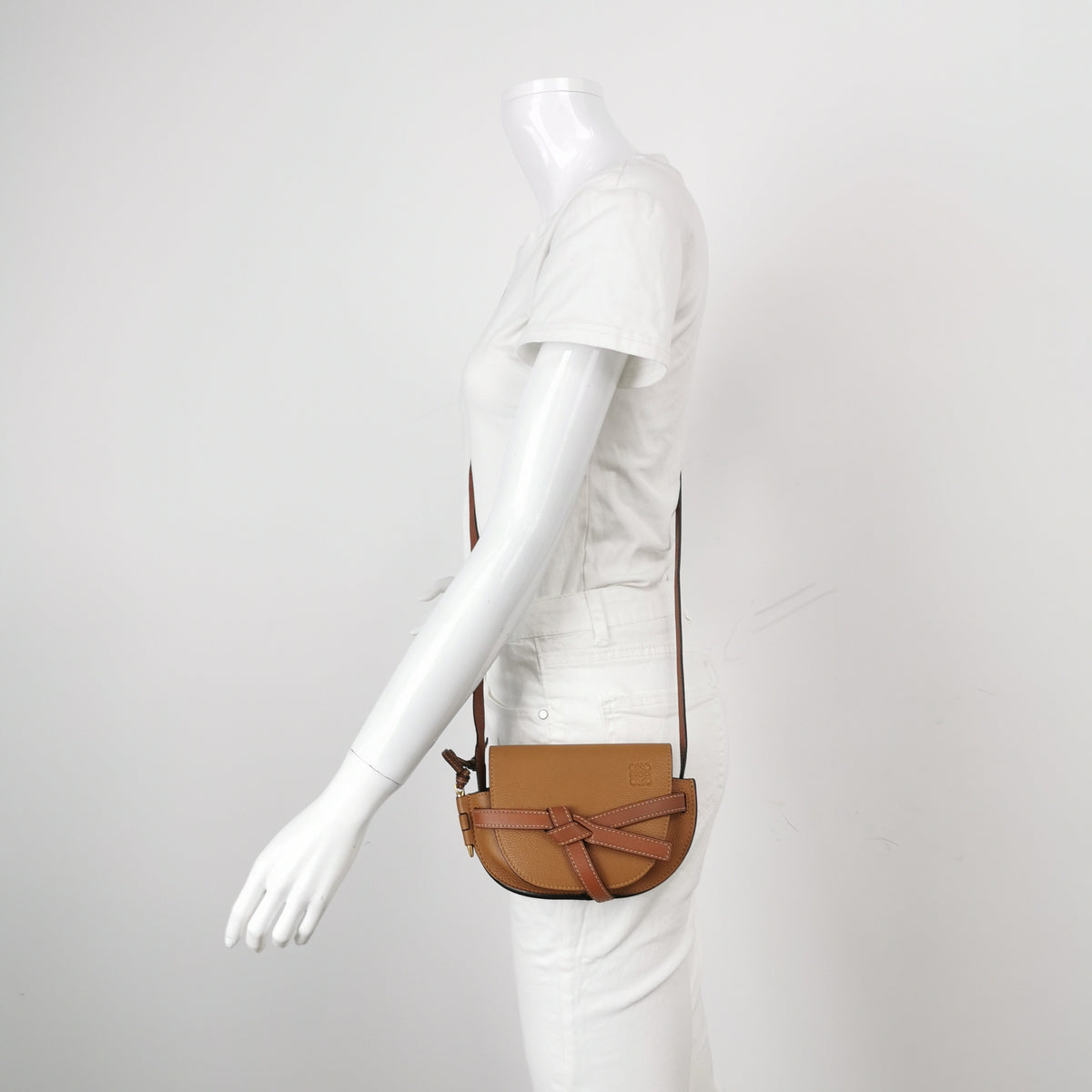Loewe Brown Shoulder Bag Length: 20 cm, Height: 13 cm, Thickness: 7.5 cm 321.12.U62-3639
