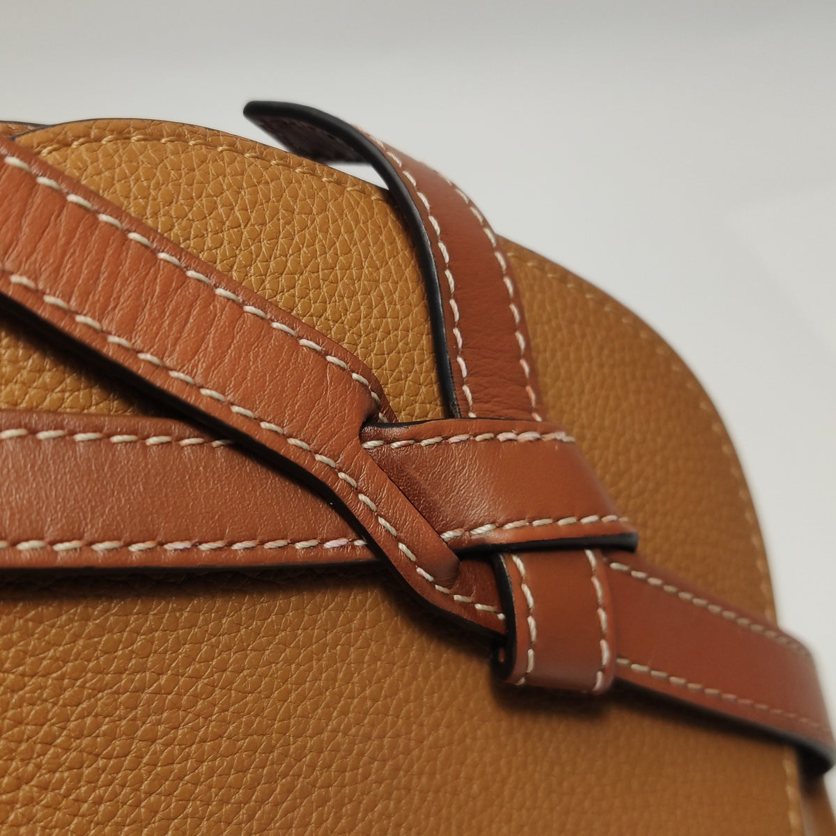 Loewe Brown Shoulder Bag Length: 20 cm, Height: 13 cm, Thickness: 7.5 cm 321.12.U62-3639