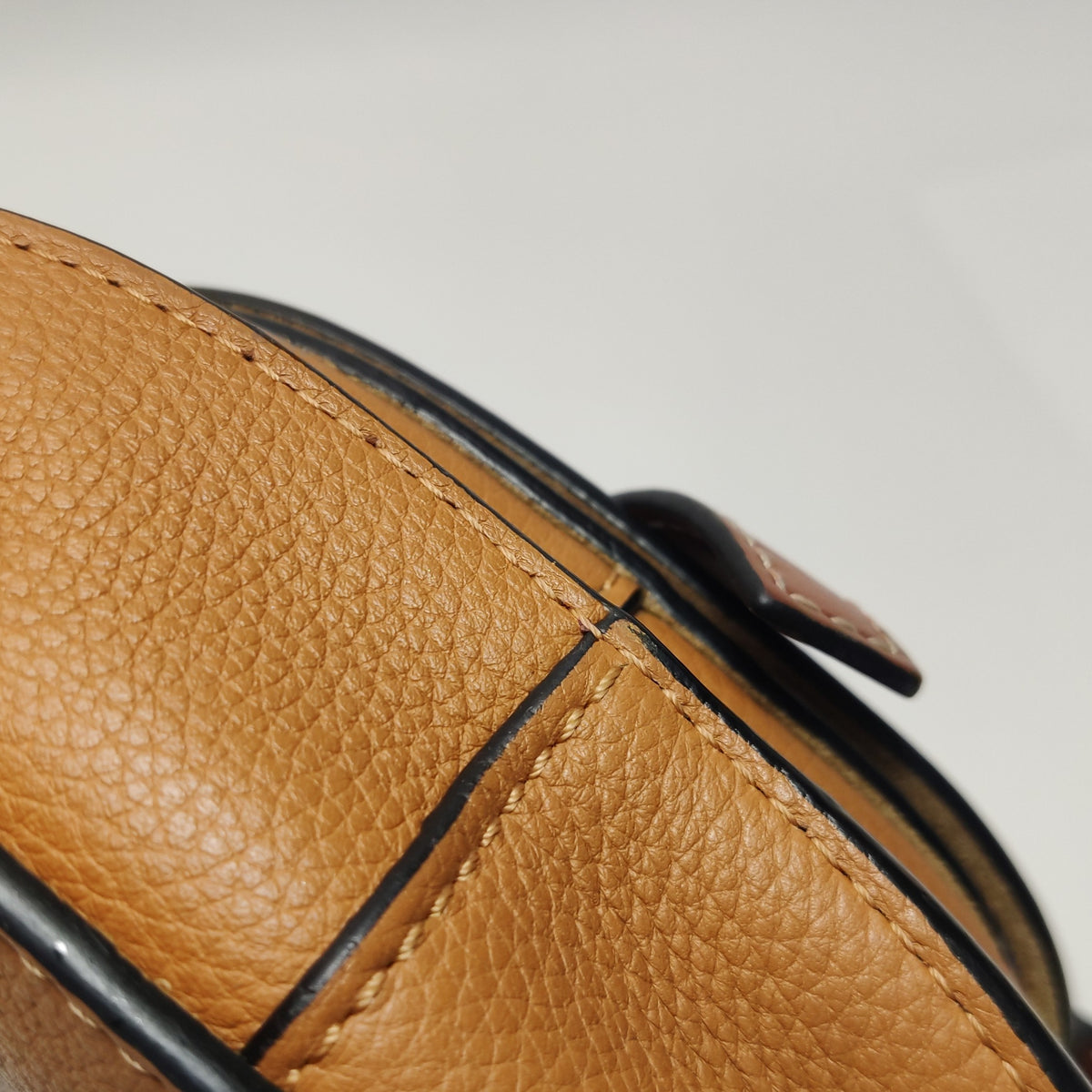 Loewe Brown Shoulder Bag Length: 20 cm, Height: 13 cm, Thickness: 7.5 cm 321.12.U62-3639