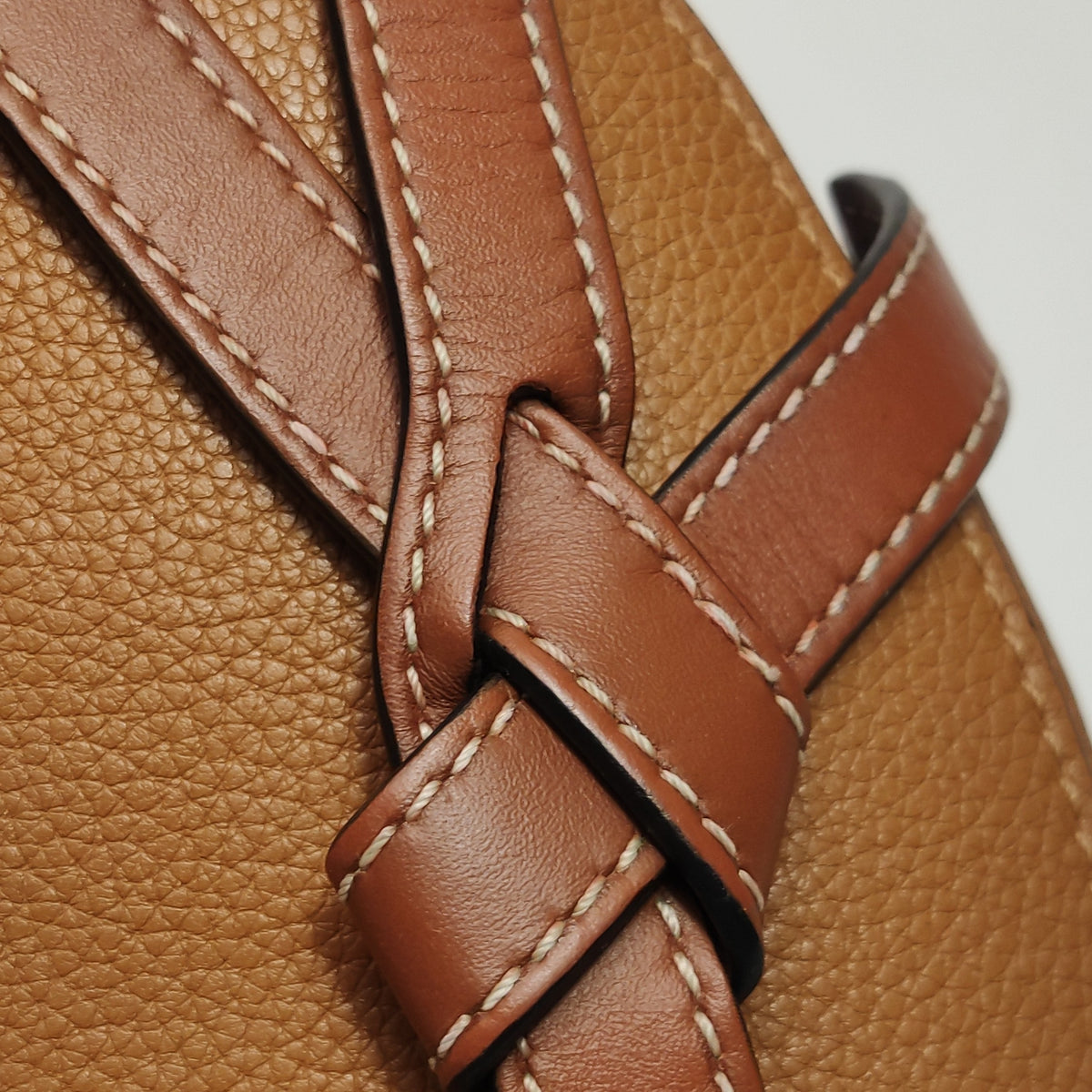 Loewe Brown Shoulder Bag Length: 20 cm, Height: 13 cm, Thickness: 7.5 cm 321.12.U62-3639